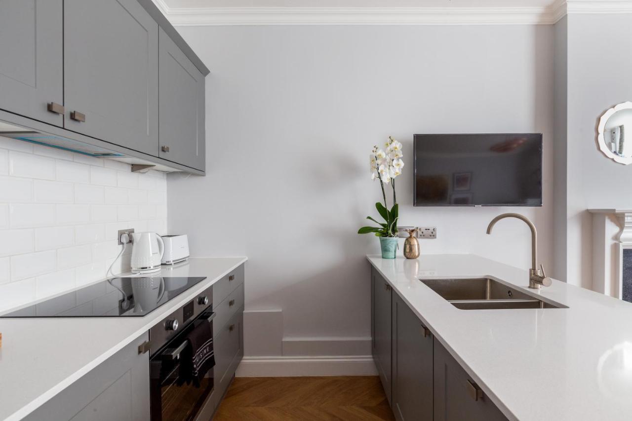 The Lempicka 2 Bedroom Flat And Garden In Notting Hill Londra